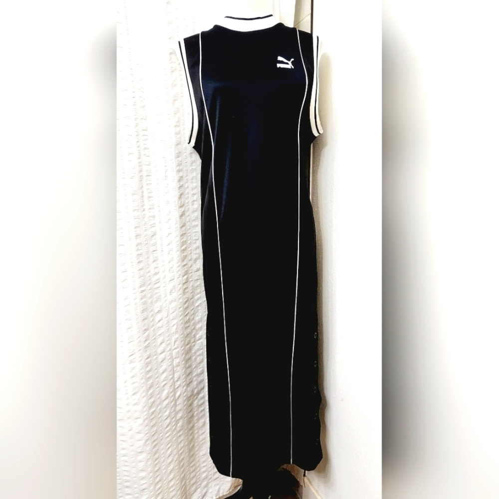 PUMA X NEW SKOOL RETRO DRESS IN BLACK Medium D6.5.1502
